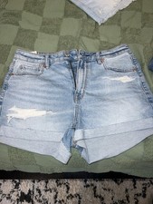 American Eagle Mom Short Women's 8 High Rise Light Wash Distressed Denim