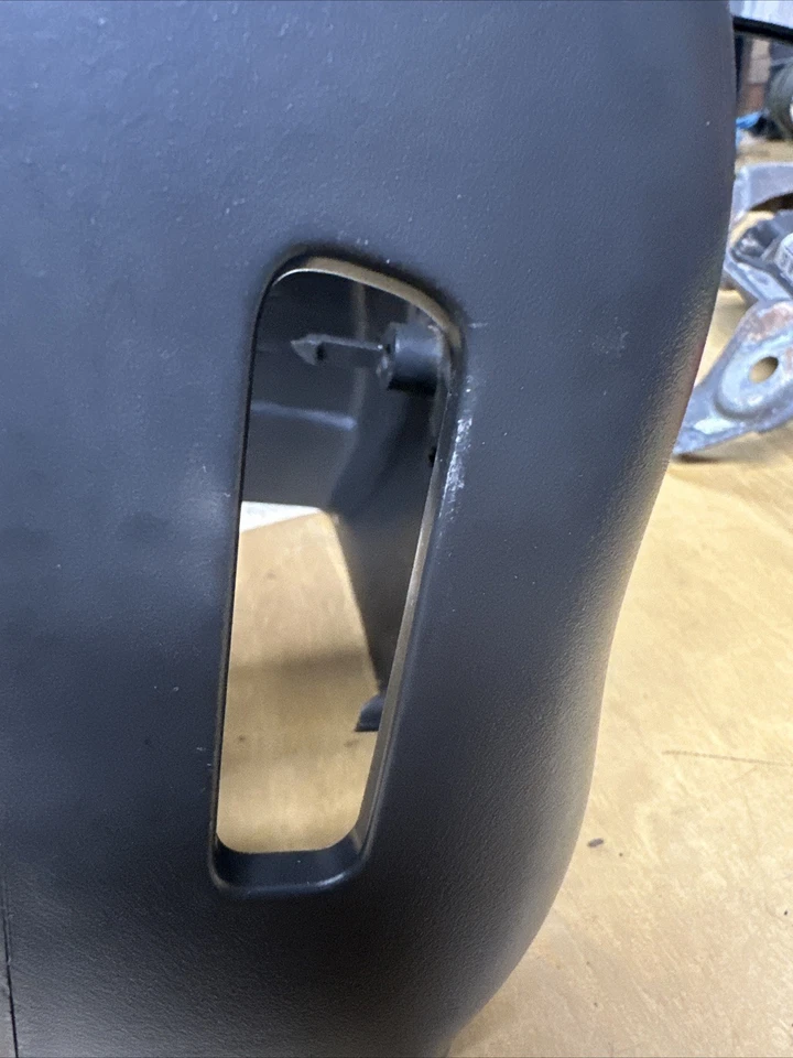 Cubierta de columna de dirección Chevrolet Impala 2009-2011 usada 26107533 OEM Foto 2 de 4