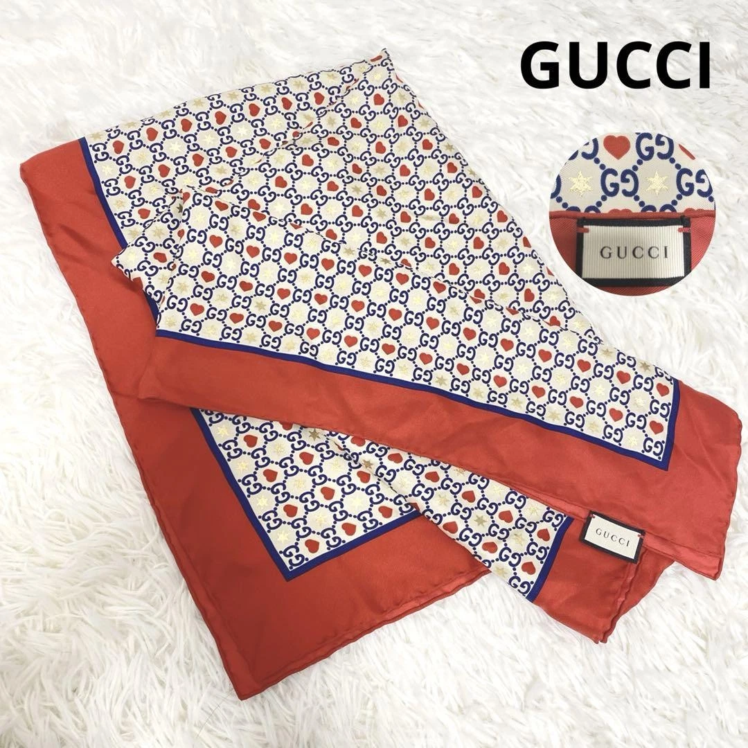 GUCCI Rare grande écharpe carrée motif GG coeur étoile rouge soie multicolore 33,5 po