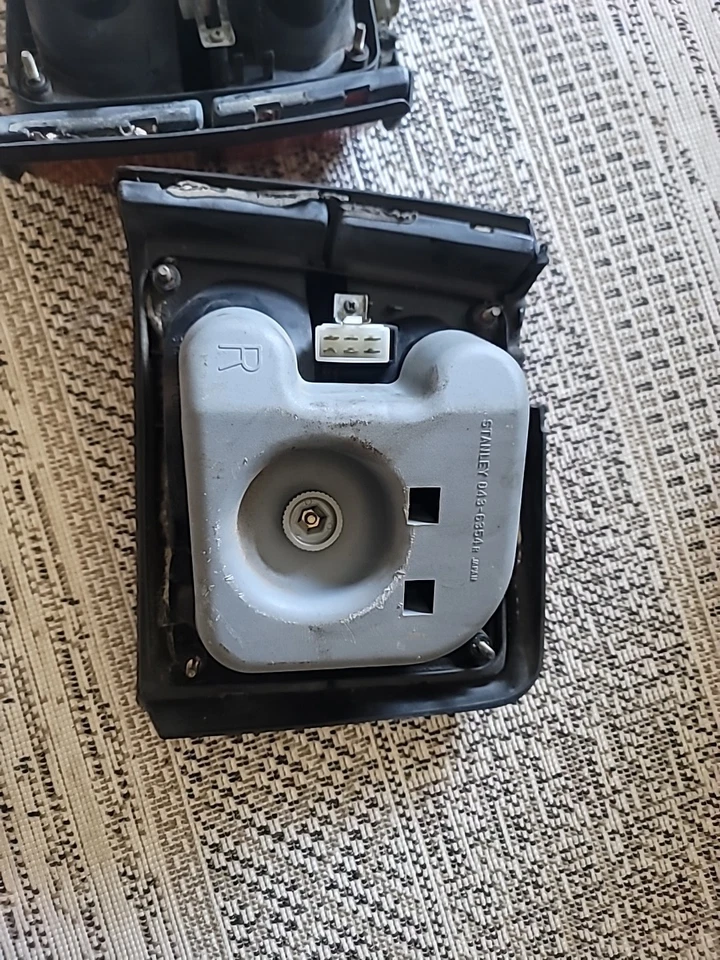 80 81 1980 1981 1983 Honda Civic Sedán Juego de luces traseras izquierda y derecha OEM  Foto 4 de 4