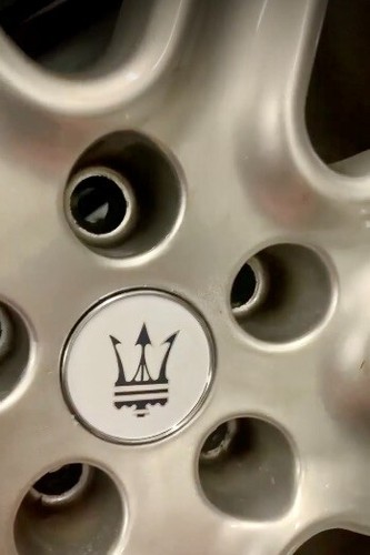 Tapacubos centrales réplica Maserati Ghibli GT 2.0 2.8 (1990s Ghibli II) x4 - Imagen 6 de 6