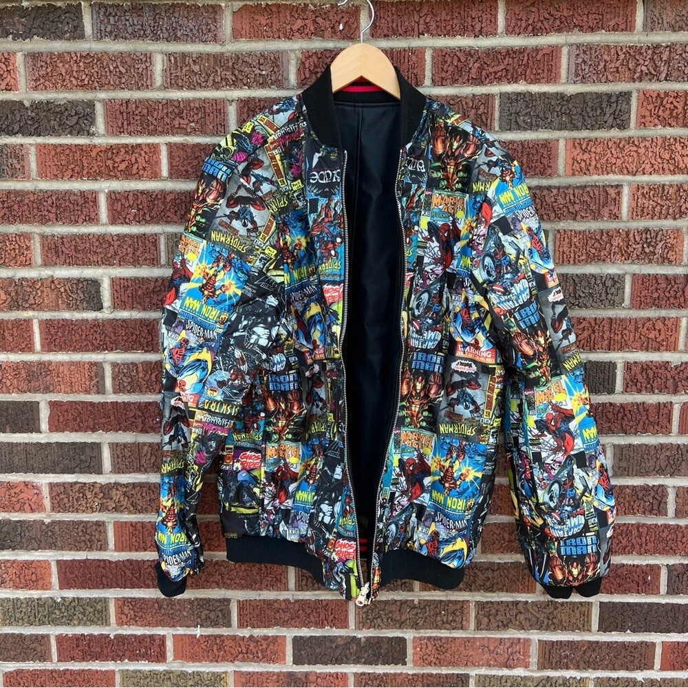 ワーナーブラザーズ　マーベル　リバーシブル　ジャケット　レディース Marvel Comics Leather Comic Book Graphic Reversible Bomber