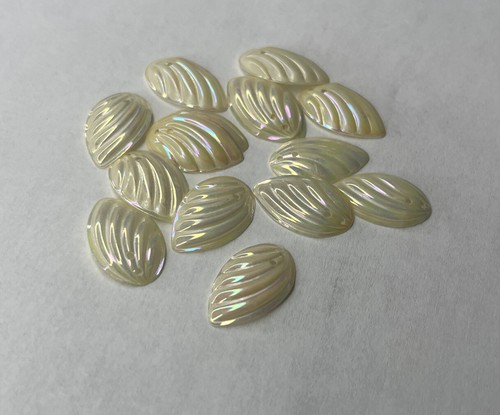 Vintage Buttons Iridescent Cream Half Shell 1/2" x 3/4" Delicate 15 Pieces - Picture 3 of 4