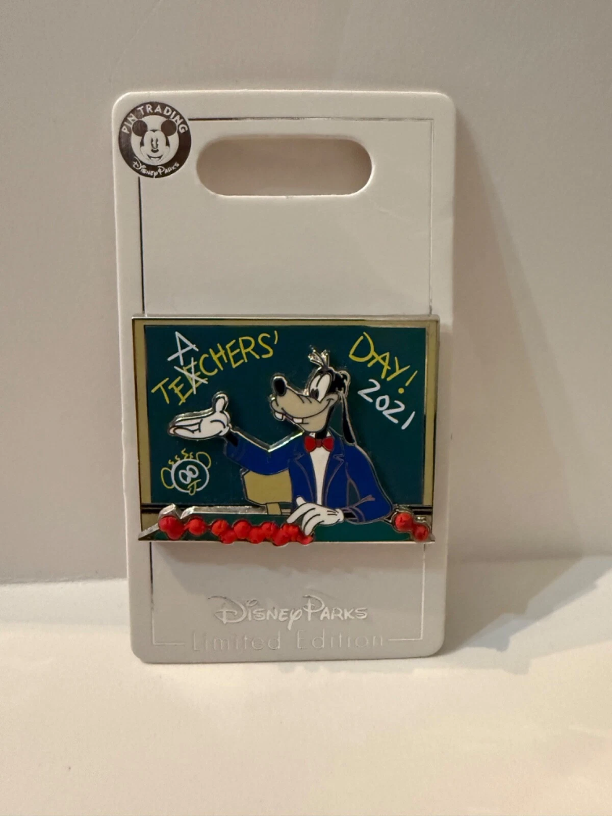 Disney Pin Teacher's Day 2021 Goofy LE 2000 Limited Edition