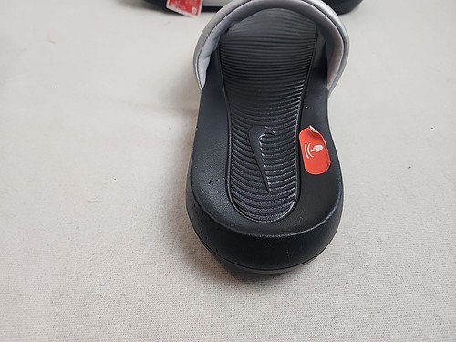 NUOVE con ETICHETTE NIKE Victori One nere e argento metallizzato slide donna TG 9 Priority - Foto 5 di 14