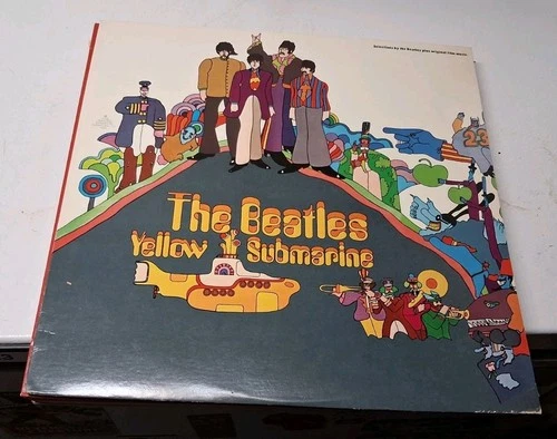 New ListingTHE BEATLES Yellow Submarine 1980s Editon SW153 Super Clean Condition