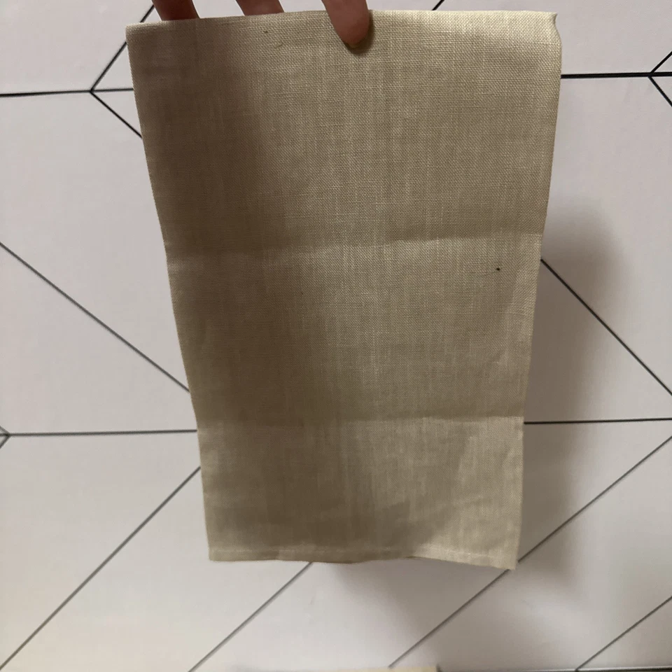 Dos toallas de mano “G” con monograma marrón nunca usadas Foto 4 de 4