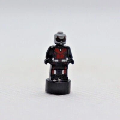 Ant-Man Upgraded suit Statutte/Trophy Avengers 76192 Super Hero LEGO® Minifigure - Image 1 of 2