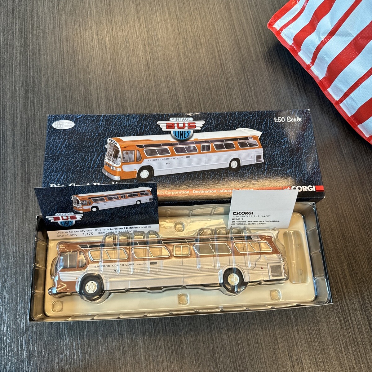 Corgi Fishbowl BUS Triboro Coach, New York City Bus 1:50 SCALE
