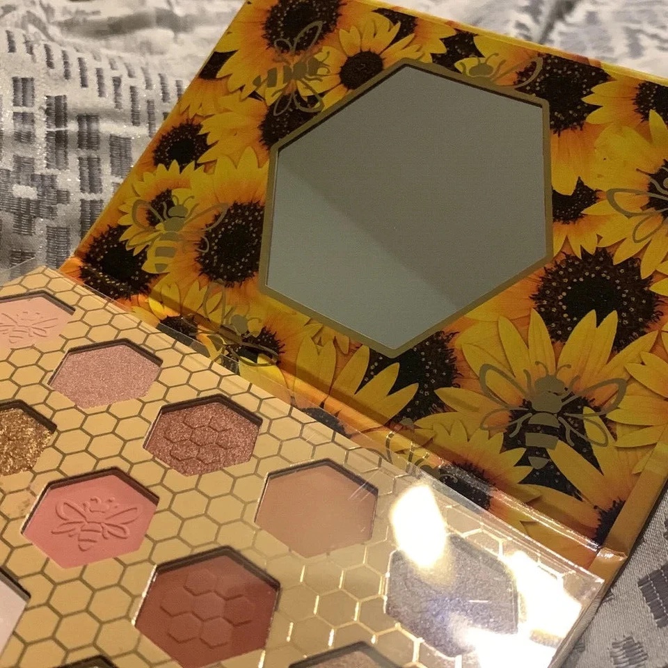 NEW... Bee Sweet nude eyeshadon palette (HONEY SCENTED) - Image 4 of 4