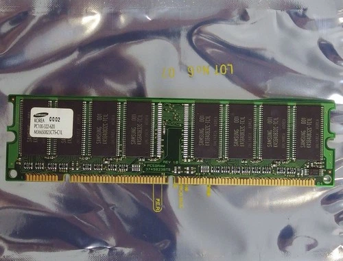 Samsung M366S0823CTS-C1L 64MB PC100 CL3 168-pin DIMM SDRAM memory module