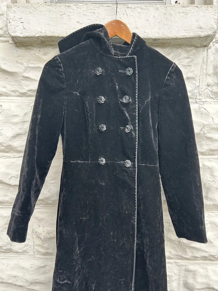 Chaqueta de terciopelo vintage años 70’s para mujer décima gótica con capucha  Foto 2 de 4