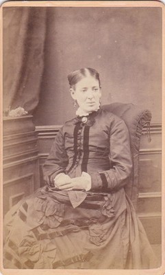 CDV PHOTO. PORTRAIT OF LADY,  EARRINGS BY J.R. WALKER, ISLINGTON