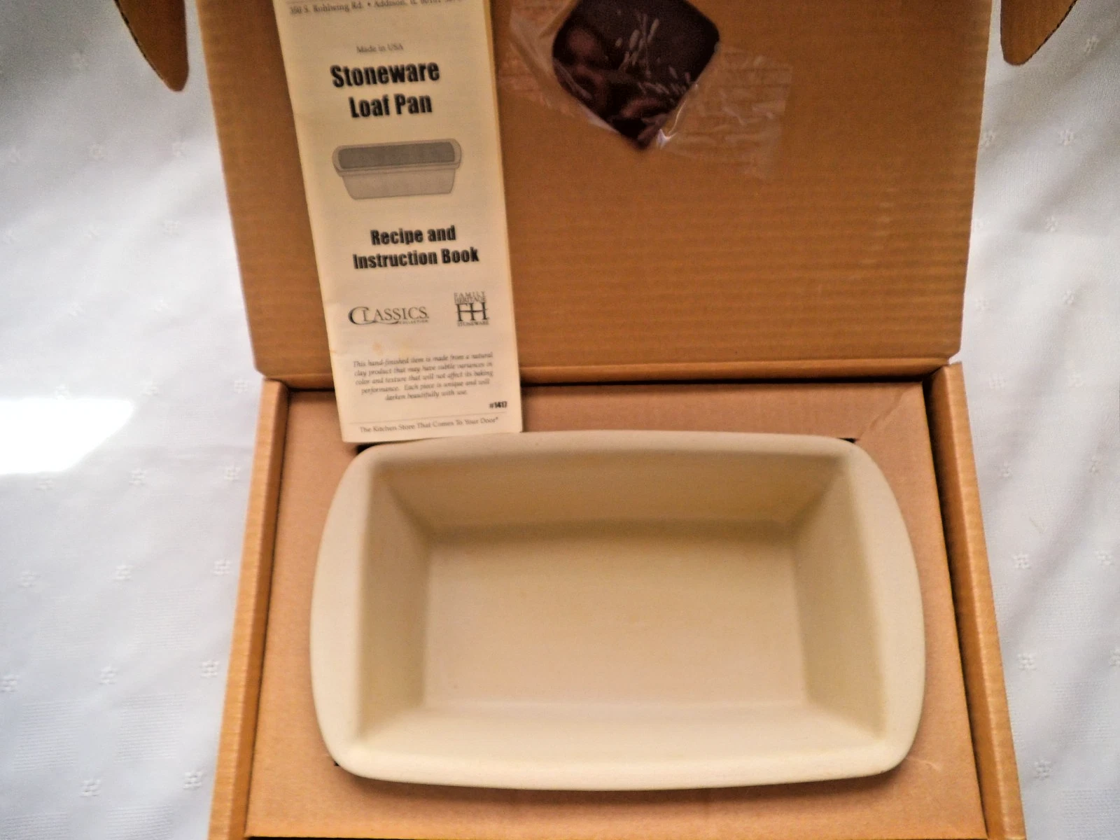 VTG PAMPEREDCHEF STONEWARE LOAF PAN #1417 W/BOX & SCRAPER
