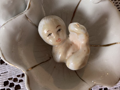 Vintage China Figurine Baby Cradle - Picture 7 of 7