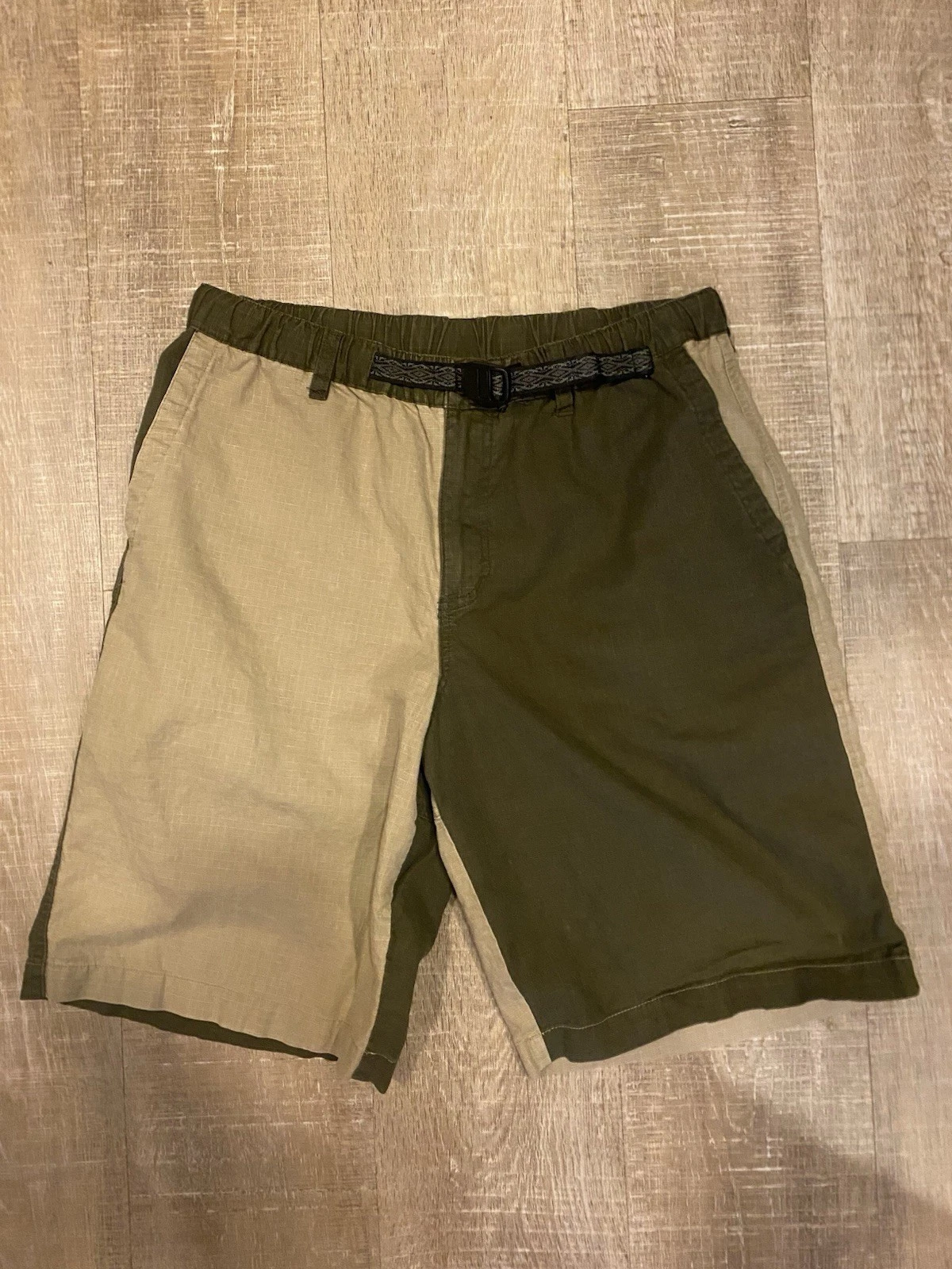 Vintage Columbia Hiking Shorts Size 30” Relaxed Khaki Tan Green Outdoor Belted