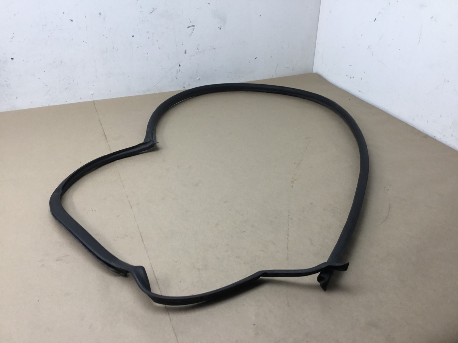 Bentley Bentayga 2019 V8 Right Passenger Door Sill Weather Strip Seal 16-20 :M