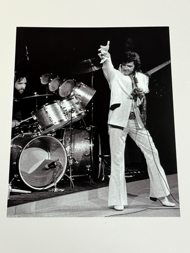 ELVIS PRESLEY AUTHENTIC 8x10 PHOTO 1972 CHICAGO + JAT CERTIFICATE
