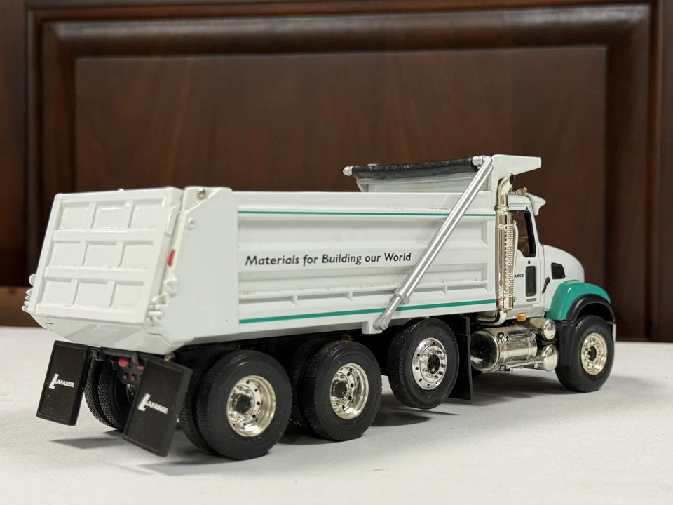 2002 First Gear Mack caminhão basculante escala 1:34 - Materiais de construção Lagarge - EUA - Imagem 3 de 4