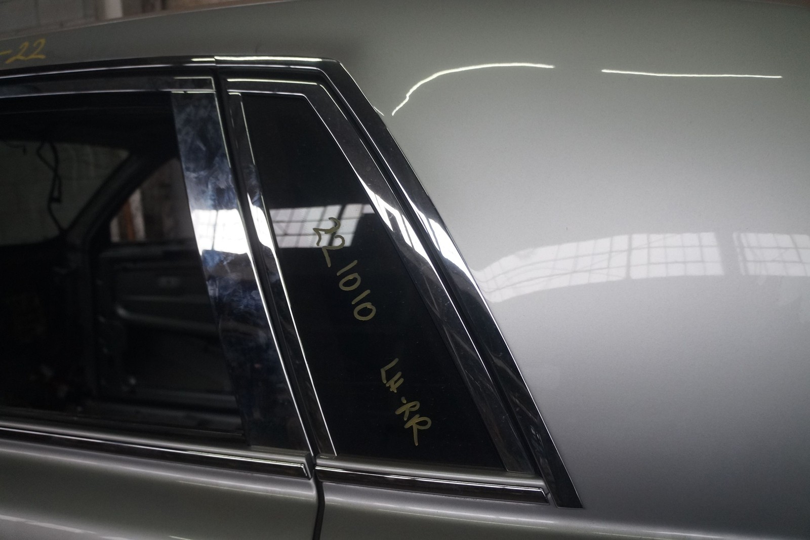 Rear Left Quarter Panel Window Glass OEM 51367046763 Rolls Royce Phantom 2004