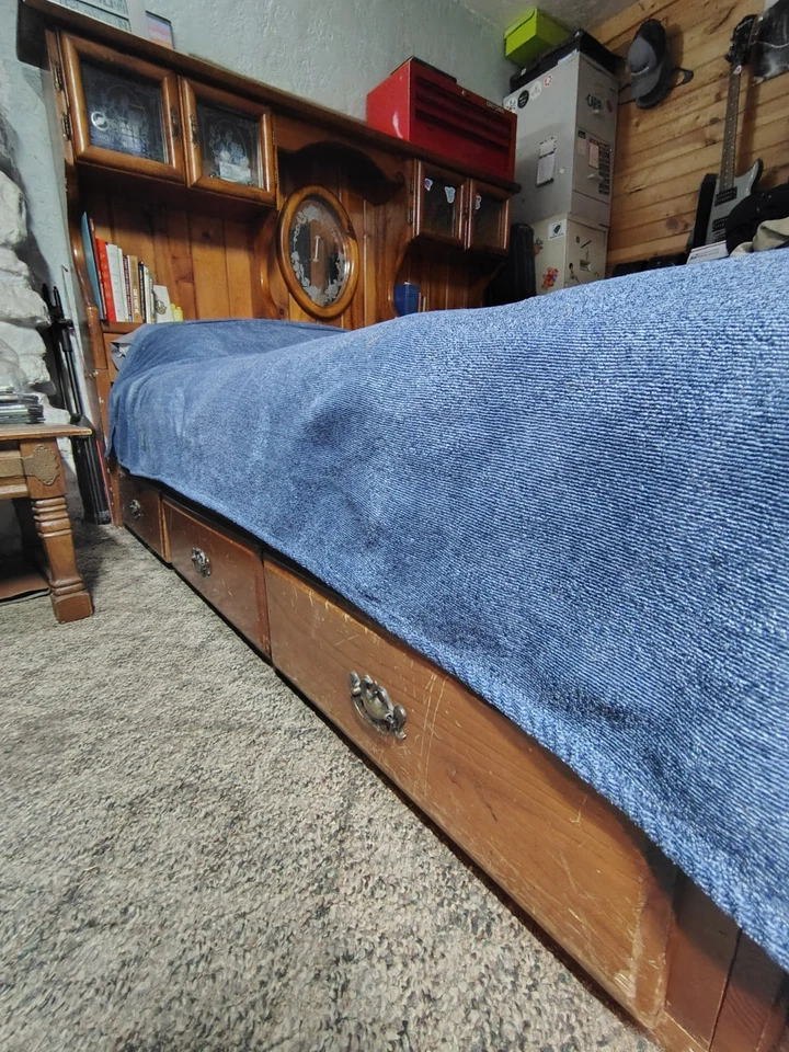 Cama plataforma vintage com gavetas e cabeceira - Imagem 2 de 2