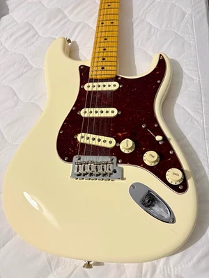Fender American Professional II Stratocaster with Maple Fretboard 2020
