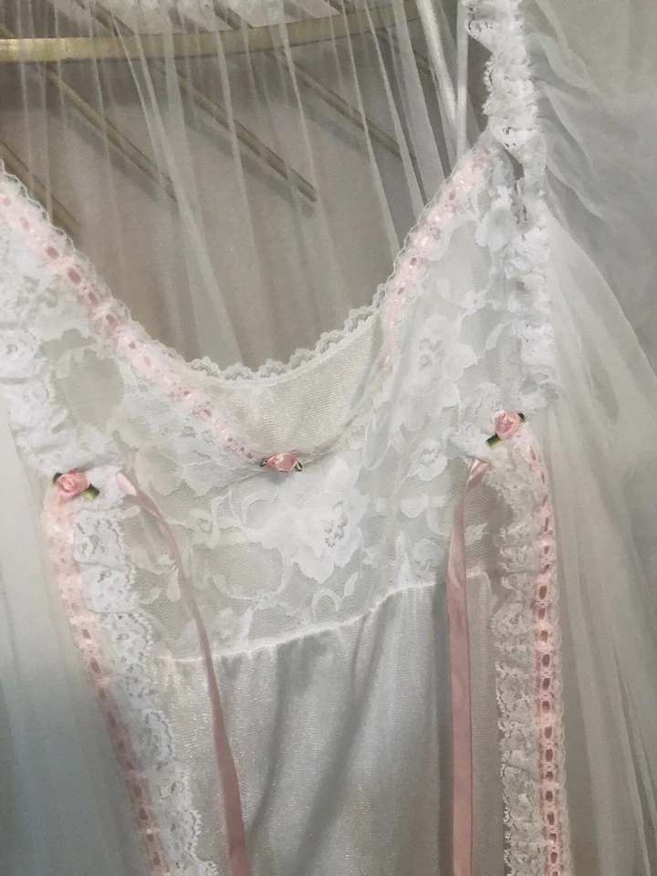 Enchanting Vintage Peignoir Set, Chiffon, White, Pink Rosebuds, Lace, Size Large - Image 2 of 4