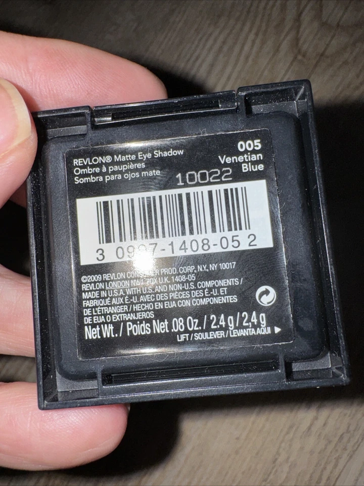 Revlon Colorstay Matte Eyeshadow Venetian Blue 005 Bold Bright Blue - Image 2 of 3