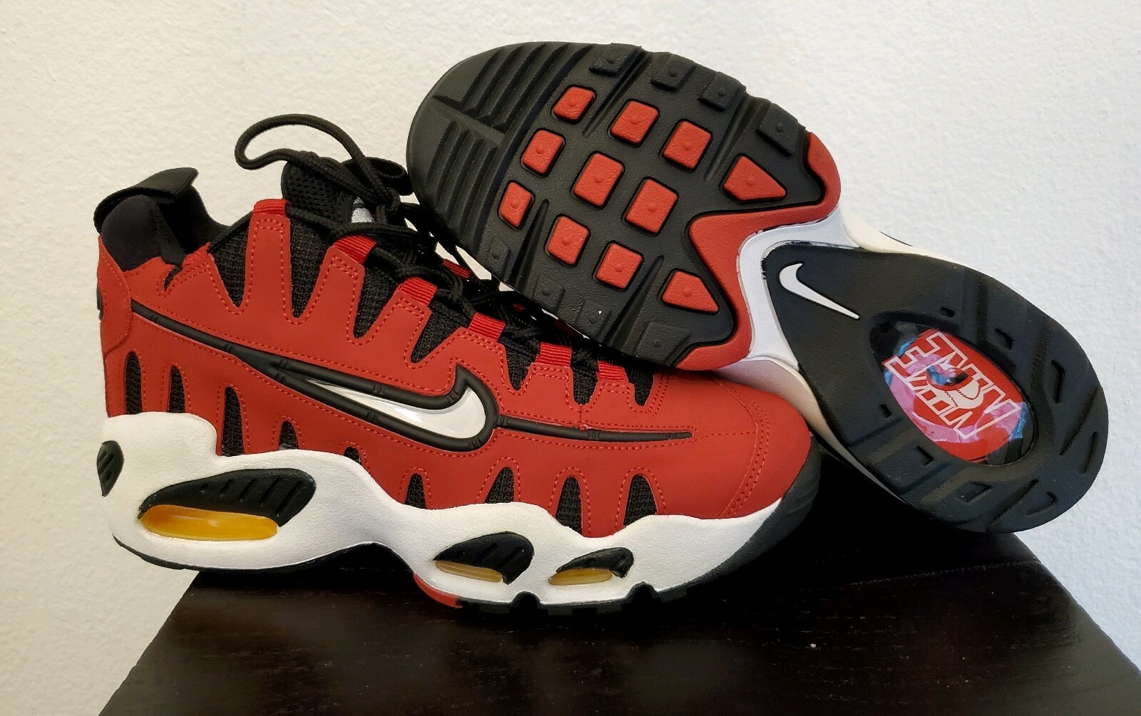 NEW Nike Air Max NM Varsity Red Black Cutout Teeth 429749-600 Mens 6 / Women 7.5 NEW Nike Air Max NM Varsity Red Black Cutout Teeth 429749-600 Mens 6 / Women 7.5