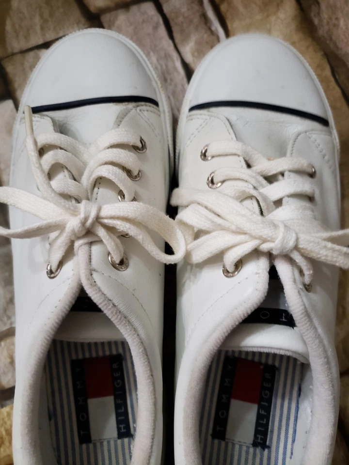 Zapatos de cuero Tommy Hilfiger vintage años 90 para mujer talla 8,5 blanco bandera logotipo deletreado Foto 4 de 4