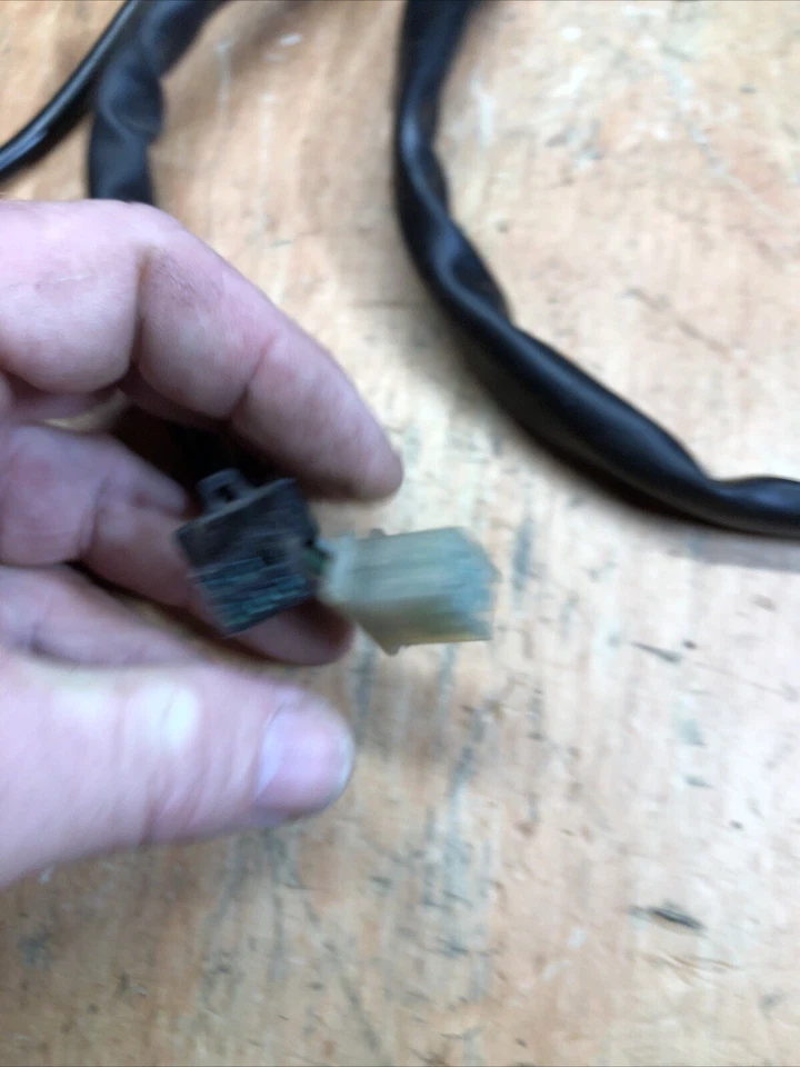 HONDA CBR900RR CBR 1996-1997 FIREBLADE OEM CLIP IZQUIERDO MANILLAR SOLO PIEZAS Foto 4 de 4