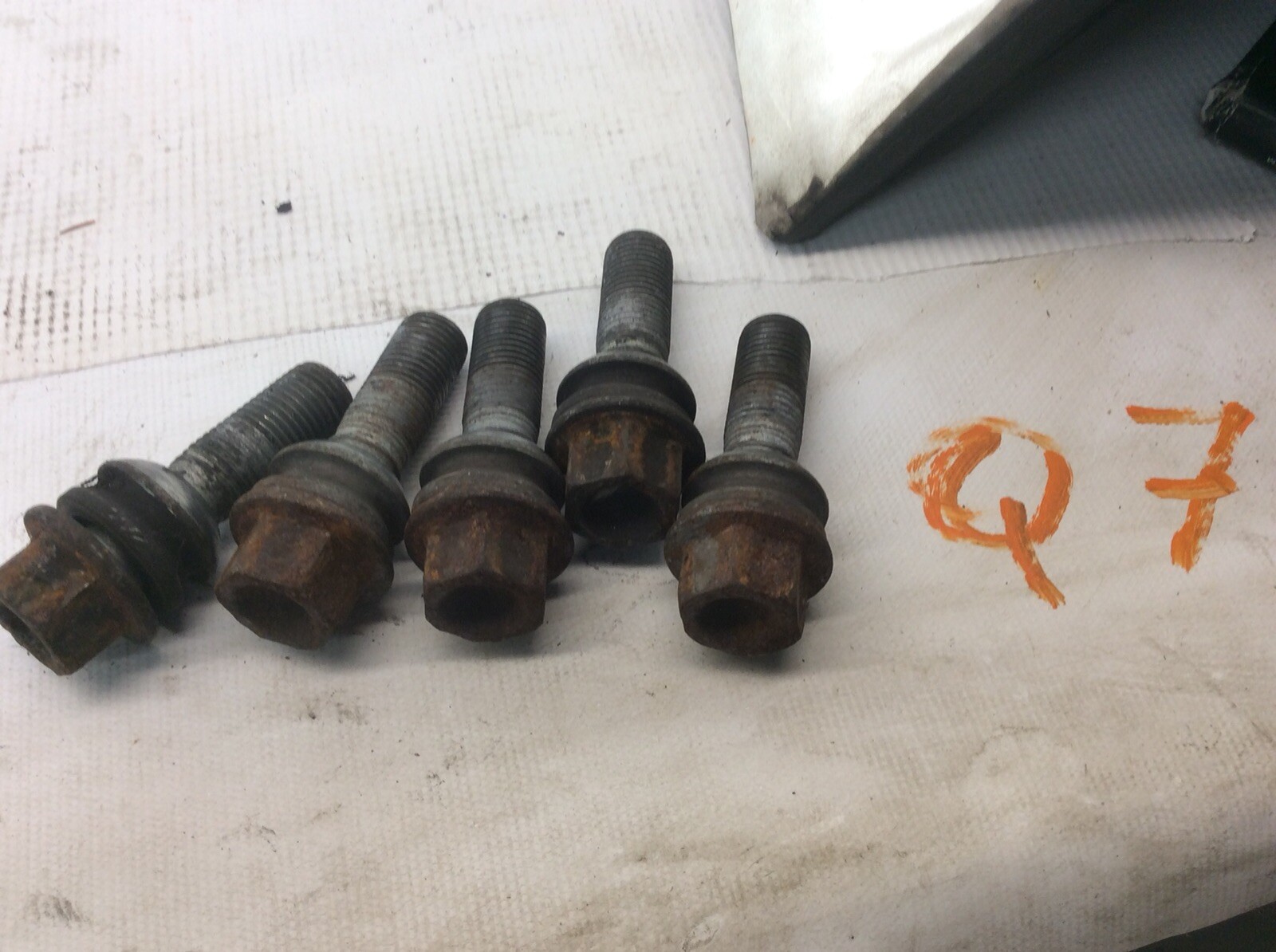 07 08 09 10 11 12 13 14 15 Audi Q7 Wheel Lug Nut Bolt Lugs Nuts Bolts