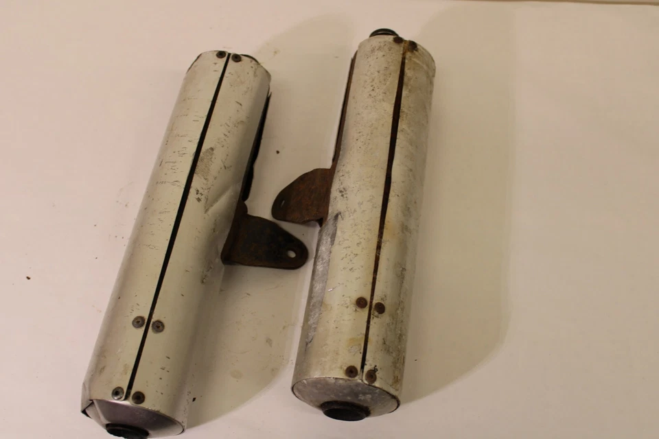 Silenciador de escape derecho izquierdo suzuki rg500 rg400 Foto 3 de 4