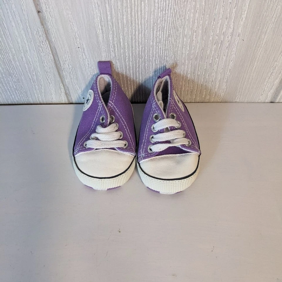 Zapatillas Converse Púrpura Parte Superior Alta Infantil Recién Nacido Suela Suave Talla 1 Usadas en Excelente Condición Foto 2 de 4