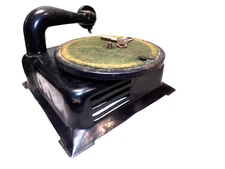 UNMARKED CHILD'S TOY DISC PHONOGRAPH