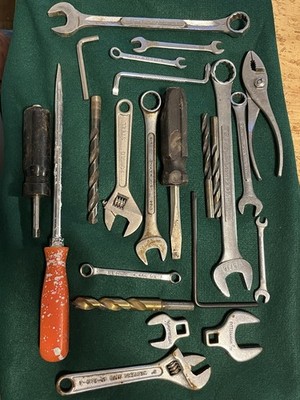 21 Pieces of Utility Tools Set of Wrenches and Screwdrivers Hand Tool Set