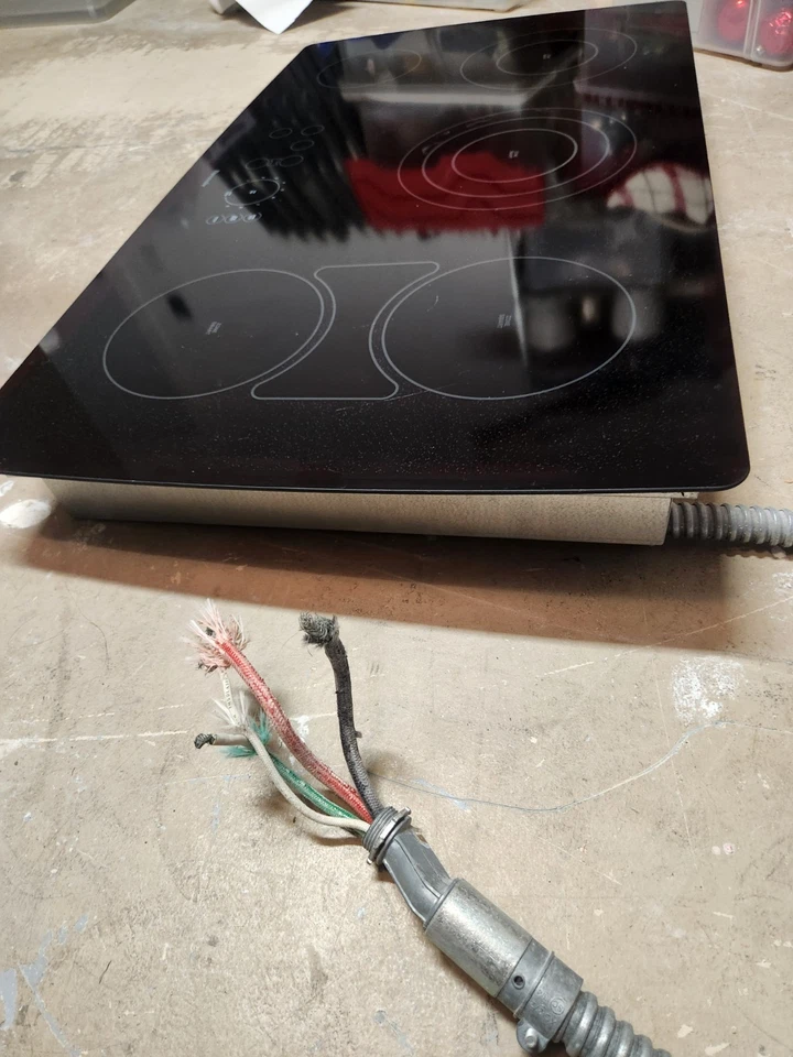 Thermador Induction 36 Inch Model CEP365ZB cooktop. Used. - Image 2 of 3