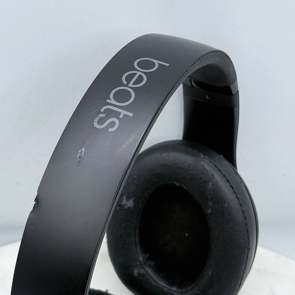 Beats by Dre Studio 2 Wireless Bluetooth Headphones Case - B0501 - Worn Ear Pads - Image 3 of 4