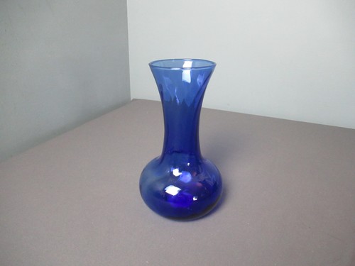 Indian Glass Cobalt Blue Vase - Made In Lancaster PA - 7 7/8" tall - h5 sb - Picture 2 of 4