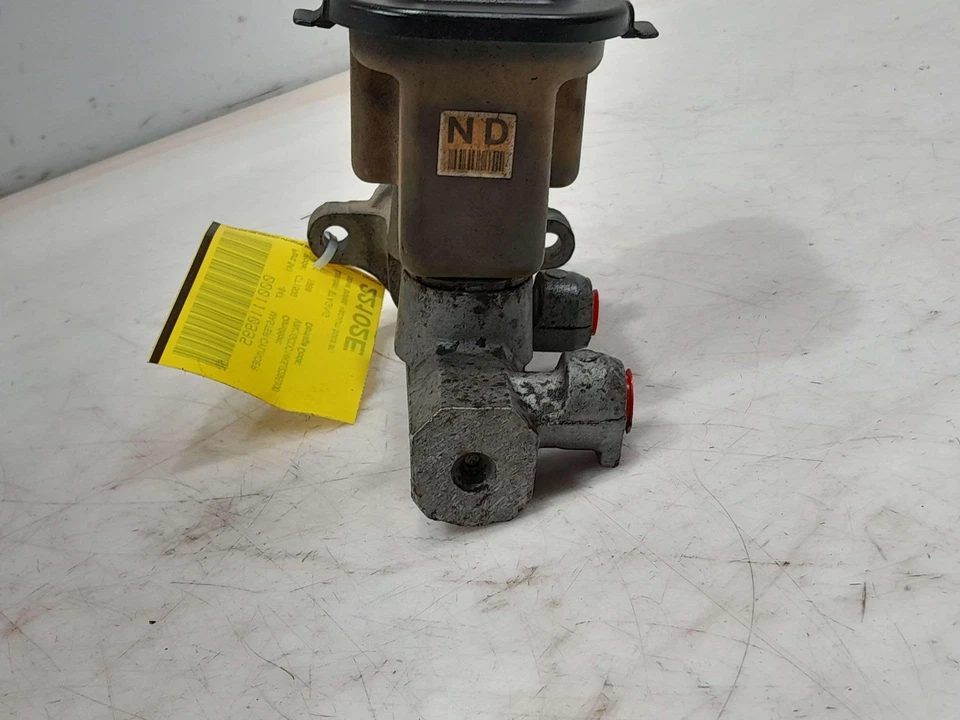 Conjunto de cilindro maestro de freno Chevy C/K 1500 1988-1993 OEM 18060086 Foto 3 de 4