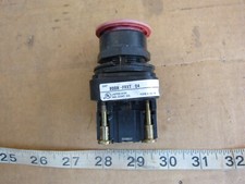 AB Allen-Bradley 800H-FRXT D4 800T-XD4 Twist-Release Pushbutton Switch, Used