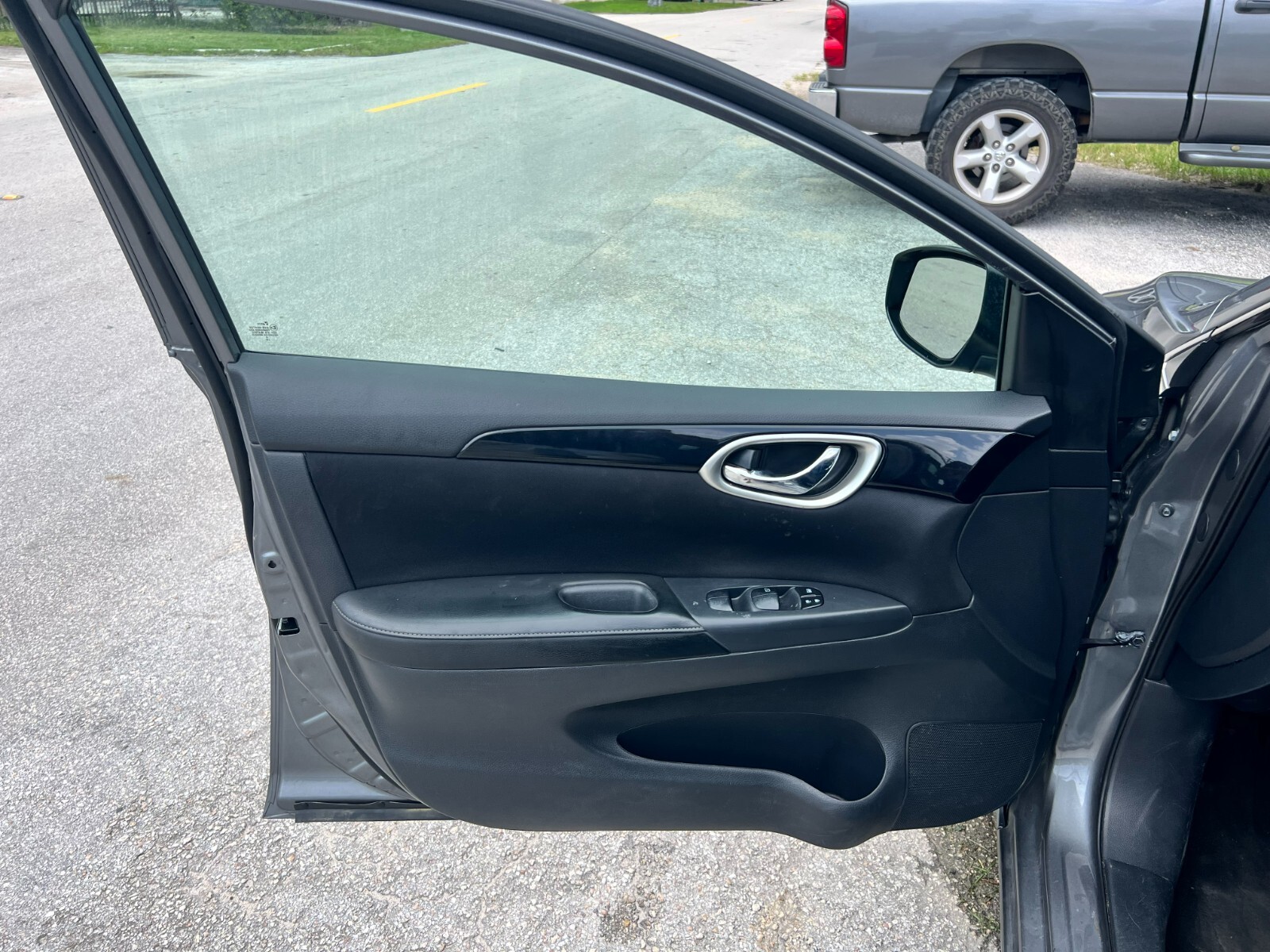 Nissan Sentra - Image 15