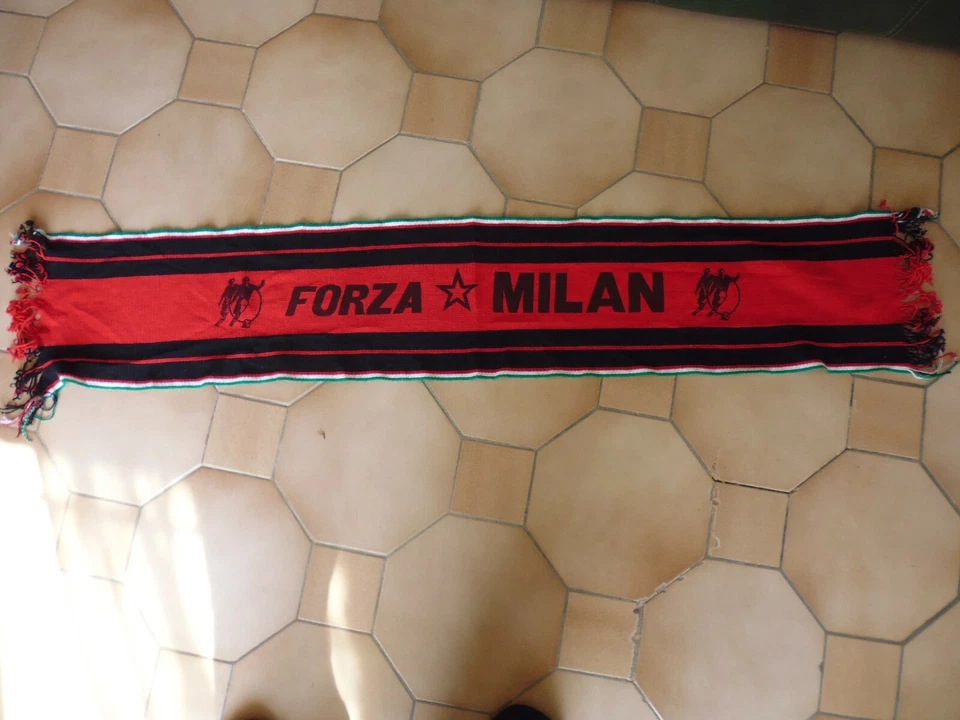 echarpe de football sur Milan AC - Photo 1/1