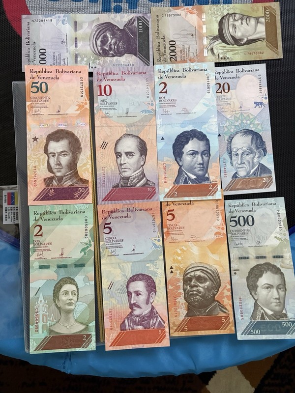 Lot Of 10 And Excellent Condition Venezuela Currency ￼