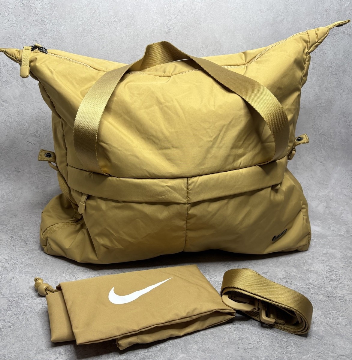 Nike Women's Legendary Club Training Bag 38 Litres Gym Bag UK