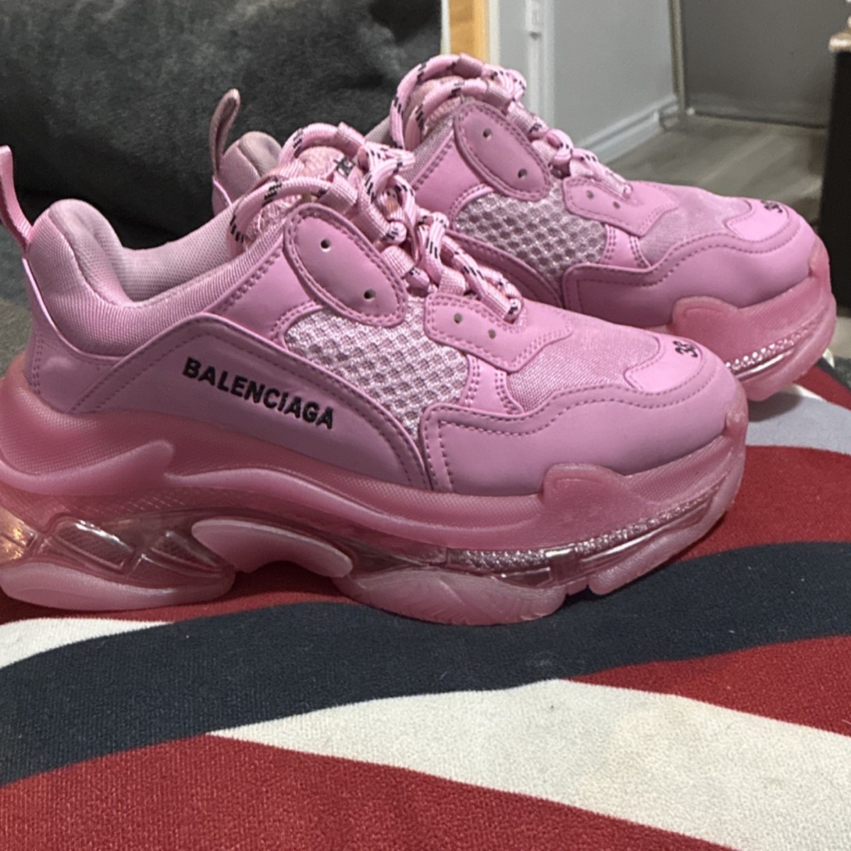 BALENCIAGA Triple S ピンク スニーカー 37 Balenciaga Triple S Pink Lace Up Men's Low Top Athletic Sneakers