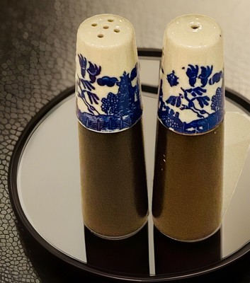 Vintage Mid Century Porzellan Holz Blue Willow Set Pfefferstreuer nie benutzt