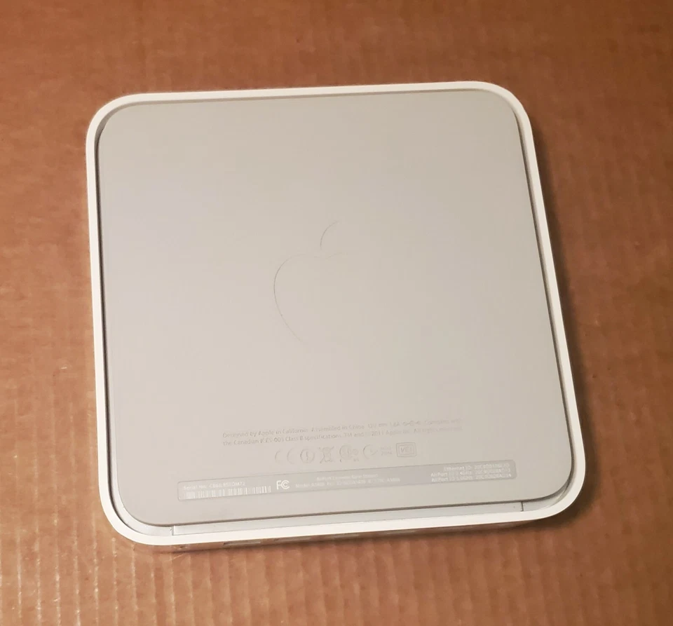 Apple AirPort Extreme 5-Port Gigabit Wireless N Router A1408 - Image 3 of 4