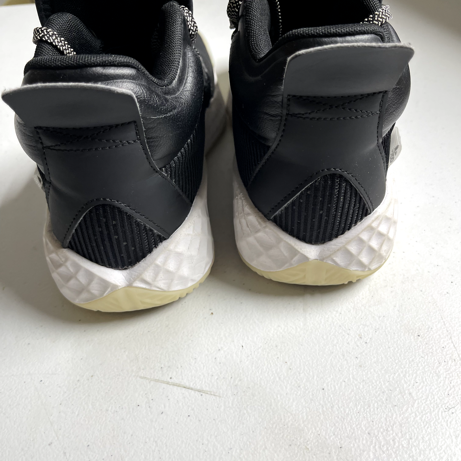 SAOLA Scarpe Adidas Pro Boost Uomo 7.5 Mid Nero Bianco Basket Scarpe da Ginnastica Sportive