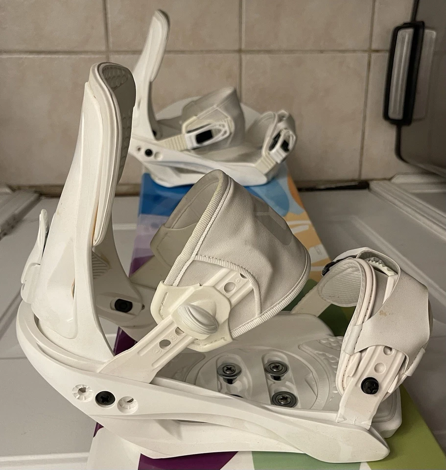 SAPIENT SNOWBOARD SIZE 147 CM MEDIUM BINDINGS EUC! - Image 4 of 4